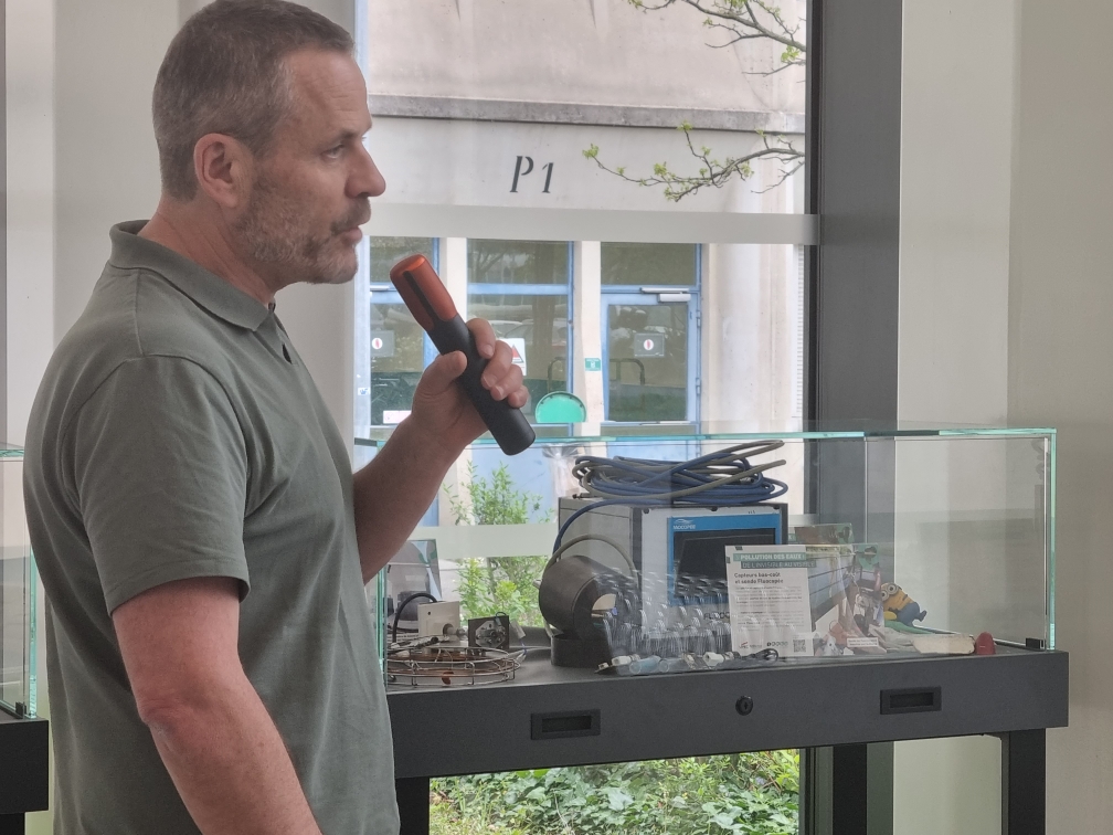 Exposition "La recherche en objetS" - Vitrine LEESU