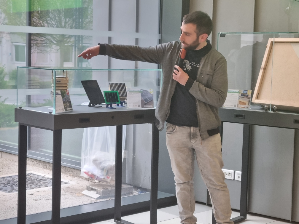 Exposition "La recherche en objetS" - Vitrine CEREA